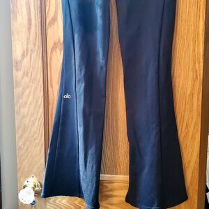 Alo Yoga High Waisted It Legging with Zipper NWOT black Size M